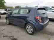 2016 Chevrolet Sonic LS z VIN 1G1JB6SG2G4150392, wystawiony jako Copart lot #81055645 z przebiegiem 61 076 mil mil oraz Szkoda całkowita • Salvage title. Historia ofert i sprzedaży dostępna na DreamBid. Obrazek 2.