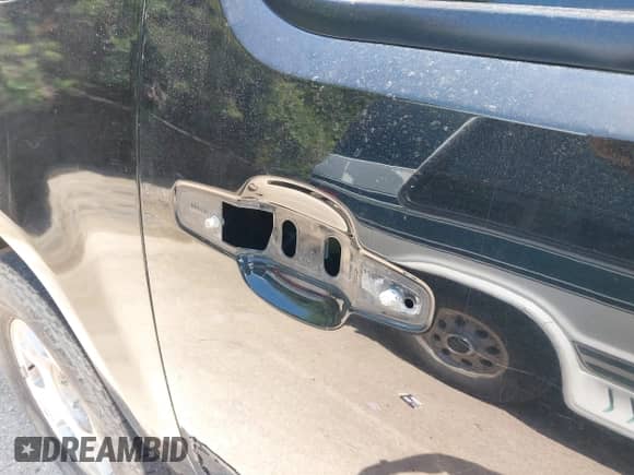 2007 Chevrolet Suburban LS с VIN 1GNFC16J87R324141, выставлен на аукционе IAAI как лот 42370041 с пробегом 185 352 миль миль и . История ставок и продаж доступна на DreamBid. Изображение 14.