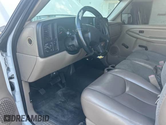 2005 Chevrolet Silverado 1500 Work Truck с VIN 1GCEC14V75Z282858, выставлен на аукционе IAAI как лот 43521553 с пробегом 133 656 миль миль и . История ставок и продаж доступна на DreamBid. Изображение 5.