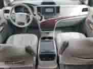 2013 Toyota Sienna XLE AAS с VIN 5TDYK3DC6DS356524, выставлен на аукционе Copart как лот 81346735 с пробегом 119 237 миль миль и Списание • Salvage title. История ставок и продаж доступна на DreamBid. Изображение 8.