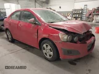 2014 Chevrolet Sonic LS с VIN 1G1JA5SG4E4156155, выставлен на аукционе IAAI как лот 41913017 с пробегом 62 502 миль миль и . История ставок и продаж доступна на DreamBid. Изображение 1.
