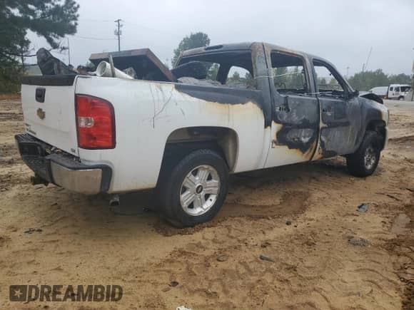 2010 Chevrolet Silverado 1500 LTZ with VIN 3GCRKTE37AG262293, listed as a Copart auction lot 84358625 with Not provided miles and Salvage title. Bid and sale history available at DreamBid. Image 3.