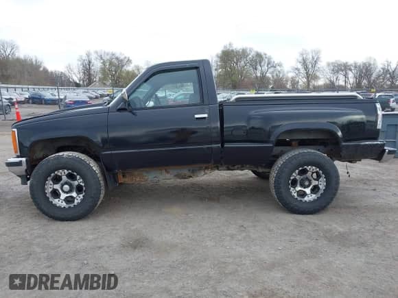 1988 GMC Sierra 1500 с VIN 1GTDK14K7JZ536955, выставлен на аукционе IAAI как лот 41957935 с пробегом 389 663 миль миль и . История ставок и продаж доступна на DreamBid. Изображение 14.