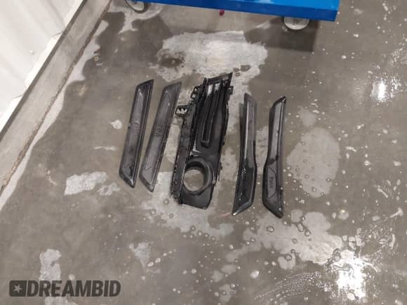 2016 BMW 3 Series 320i xDrive z VIN WBA8A3C54GK690758, wystawiony jako IAAI lot #42824903 z przebiegiem 162 948 mil mil oraz . Historia ofert i sprzedaży dostępna na DreamBid. Obrazek 12.