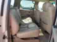2003 Chevrolet Suburban LT z VIN 1GNEC16Z93J113461, wystawiony jako Copart lot #58294295 z przebiegiem 232 470 mil mil oraz Czysty tytuł • Clean title. Historia ofert i sprzedaży dostępna na DreamBid. Obrazek 11.