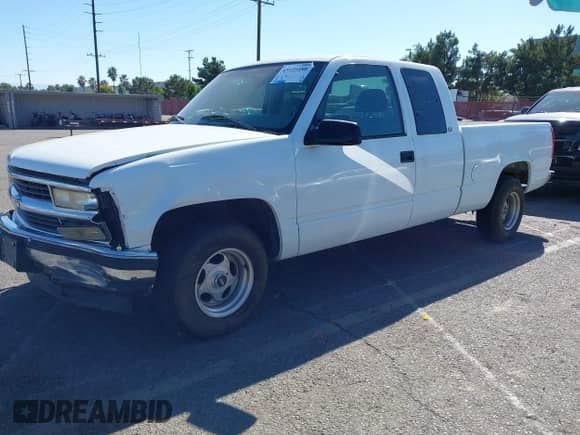 1998 Chevrolet Silverado 1500 z VIN 1GCEC19M2WR124476, wystawiony jako IAAI lot #43159488 z przebiegiem 152 969 mil mil oraz . Historia ofert i sprzedaży dostępna na DreamBid. Obrazek 2.