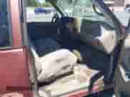 1998 Chevrolet Silverado 1500 z VIN 2GCEK19R9W1114583, wystawiony jako IAAI lot #42708464 z przebiegiem 176 412 mil mil oraz . Historia ofert i sprzedaży dostępna na DreamBid. Obrazek 5.
