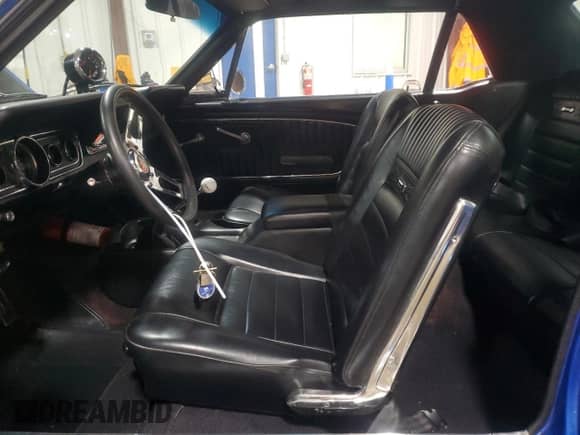 1966 Ford Mustang z VIN 6F07C360733, wystawiony jako Copart lot #86710755 z przebiegiem 32 195 mil mil oraz Szkoda całkowita • Salvage title. Historia ofert i sprzedaży dostępna na DreamBid. Obrazek 7.