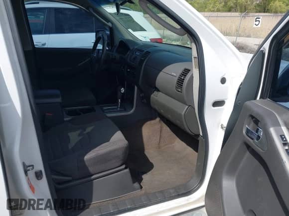 2009 Nissan Pathfinder LE z VIN 5N1AR18B19C609840, wystawiony jako IAAI lot #42109147 z przebiegiem 188 844 mil mil oraz . Historia ofert i sprzedaży dostępna na DreamBid. Obrazek 5.