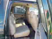 2002 Chevrolet Suburban LT z VIN 1GNFK16Z82J307761, wystawiony jako IAAI lot #42779355 z przebiegiem 150 021 mil mil oraz . Historia ofert i sprzedaży dostępna na DreamBid. Obrazek 8.