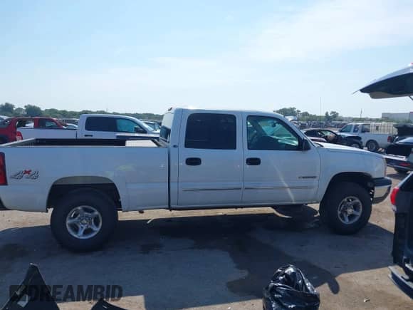 2003 Chevrolet Silverado 1500HD LS с VIN 1GCGK13U13F191605, выставлен на аукционе IAAI как лот 43012310 с пробегом 352 020 миль миль и . История ставок и продаж доступна на DreamBid. Изображение 13.
