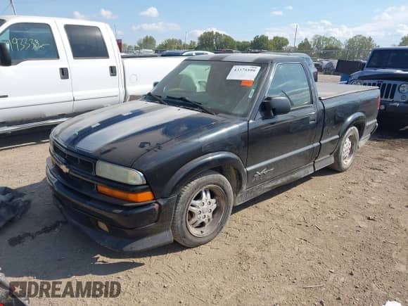 2003 Chevrolet S-10 с VIN 1GCCS14X538101142, выставлен на аукционе IAAI как лот 43375599 с пробегом 127 988 миль миль и . История ставок и продаж доступна на DreamBid. Изображение 2.