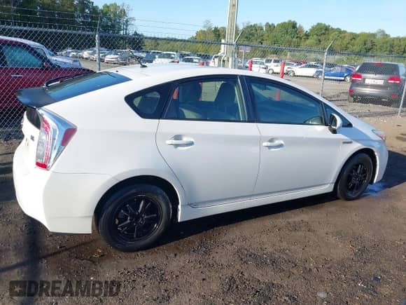 2013 Toyota Prius One z VIN JTDKN3DU7D0353060, wystawiony jako IAAI lot #43343533 z przebiegiem 127 899 mil mil oraz . Historia ofert i sprzedaży dostępna na DreamBid. Obrazek 14.