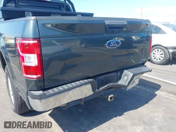 2018 Ford F-150 XLT z VIN 1FTEX1EP5JKD65356, wystawiony jako IAAI lot #43290503 z przebiegiem 75 709 mil mil oraz . Historia ofert i sprzedaży dostępna na DreamBid. Obrazek 6.
