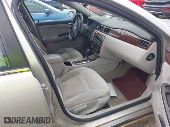 2006 Chevrolet Impala LT 3.9L with VIN 2G1WC581769118887, listed as a IAAI auction lot 43209098 with 229,153 mi miles and . Bid and sale history available at DreamBid. Image 5.