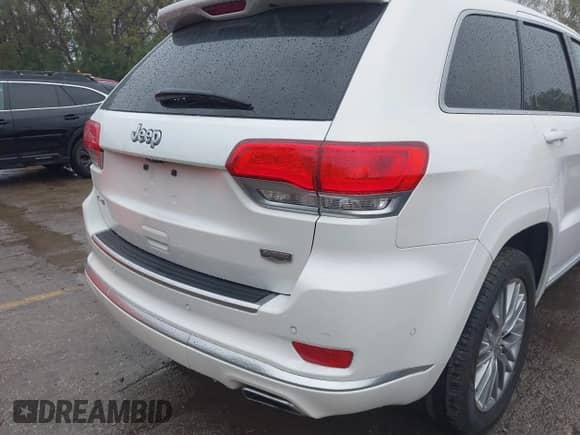 2018 Jeep Grand Cherokee Summit с VIN 1C4RJFJG8JC237306, выставлен на аукционе IAAI как лот 43544966 с пробегом 92 089 миль миль и . История ставок и продаж доступна на DreamBid. Изображение 17.