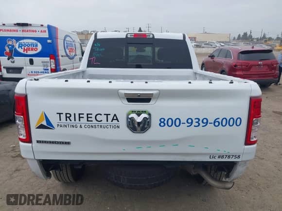 2020 Ram 1500 Big Horn z VIN 1C6RREFG3LN129718, wystawiony jako IAAI lot #42269424 z przebiegiem 97 387 mil mil oraz . Historia ofert i sprzedaży dostępna na DreamBid. Obrazek 17.