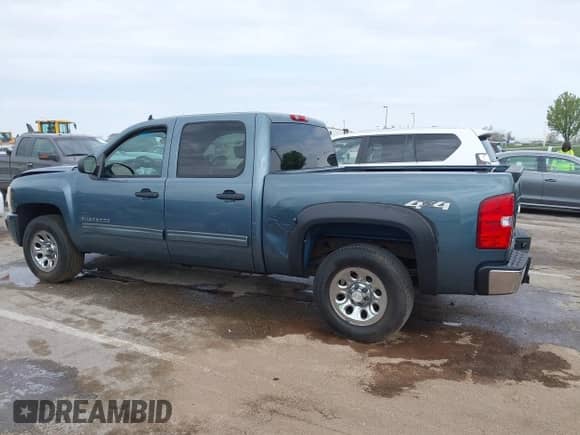 2011 Chevrolet Silverado 1500 LS z VIN 3GCPKREA9BG247515, wystawiony jako IAAI lot #42021206 z przebiegiem 129 046 mil mil oraz . Historia ofert i sprzedaży dostępna na DreamBid. Obrazek 13.