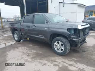2020 Toyota Tundra SR5 с VIN 5TFDY5F10LX941225, выставлен на аукционе IAAI как лот 41961045 с пробегом 123 180 миль миль и . История ставок и продаж доступна на DreamBid. Изображение 1.