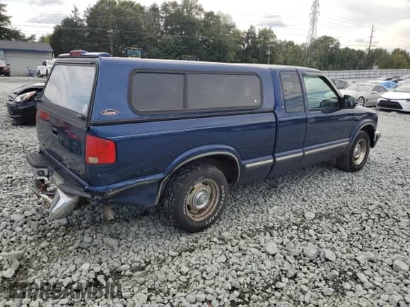1998 Chevrolet S-10 LS z VIN 1GCCS19X4W8253961, wystawiony jako Copart lot #84641245 z przebiegiem 118 607 mil mil oraz Szkoda całkowita • Salvage title. Historia ofert i sprzedaży dostępna na DreamBid. Obrazek 3.