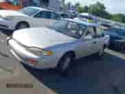1995 Toyota Camry LE z VIN 4T1SK12E8SU648565, wystawiony jako IAAI lot #42715929 z przebiegiem 230 782 mil mil oraz . Historia ofert i sprzedaży dostępna na DreamBid. Obrazek 2.