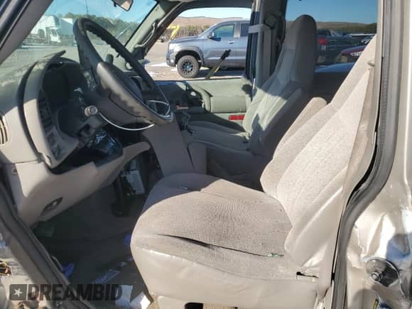 2005 Chevrolet Astro z VIN 1GNDM19X55B128751, wystawiony jako Copart lot #88860595 z przebiegiem Nie podano mil oraz Szkoda całkowita • Salvage title. Historia ofert i sprzedaży dostępna na DreamBid. Obrazek 7.