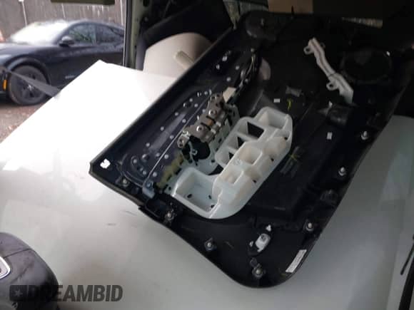 2014 Cadillac Escalade ESV Luxury с VIN 1GYS4HEF4ER218433, выставлен на аукционе IAAI как лот 41152677 с пробегом 51 315 миль миль и . История ставок и продаж доступна на DreamBid. Изображение 12.