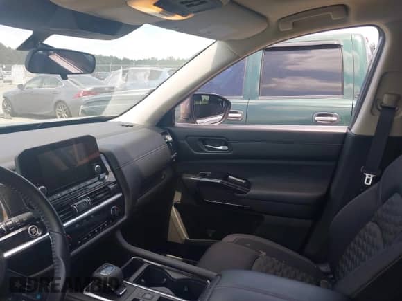 2022 Nissan Pathfinder SV with VIN 5N1DR3BB4NC236627, listed as a IAAI auction lot 42590136 with 37,062 mi miles and . Bid and sale history available at DreamBid. Image 5.