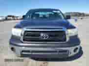 2012 Toyota Tundra z VIN 5TFRU5F16CX026400, wystawiony jako Copart lot #45609695 z przebiegiem 200 612 mil mil oraz Szkoda całkowita • Salvage title. Historia ofert i sprzedaży dostępna na DreamBid. Obrazek 5.