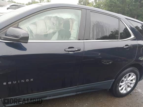 2020 Chevrolet Equinox LT with VIN 3GNAXKEV1LS695562, listed as a IAAI auction lot 43027242 with 99,563 mi miles and . Bid and sale history available at DreamBid. Image 14.