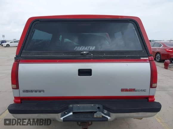 1994 GMC Sierra 1500 z VIN 2GTEC19K8R1513604, wystawiony jako IAAI lot #42402414 z przebiegiem 201 792 mil mil oraz . Historia ofert i sprzedaży dostępna na DreamBid. Obrazek 16.