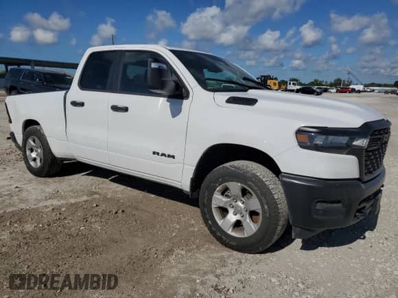 2025 Ram 1500 z VIN 1C6SRFCP4SN595149, wystawiony jako Copart lot #53935225 z przebiegiem 9 998 mil mil oraz Szkoda całkowita • Salvage title. Historia ofert i sprzedaży dostępna na DreamBid. Obrazek 4.