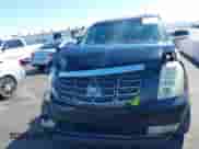 2011 Cadillac Escalade Premium z VIN 1GYS3CEF7BR111538, wystawiony jako IAAI lot #40443162 z przebiegiem 156 526 mil mil oraz . Historia ofert i sprzedaży dostępna na DreamBid. Obrazek 11.