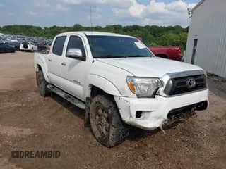 2013 Toyota Tacoma z VIN 5TFLU4EN7DX056608, wystawiony jako IAAI lot #42934473 z przebiegiem 166 570 mil mil oraz . Historia ofert i sprzedaży dostępna na DreamBid. Obrazek 1.