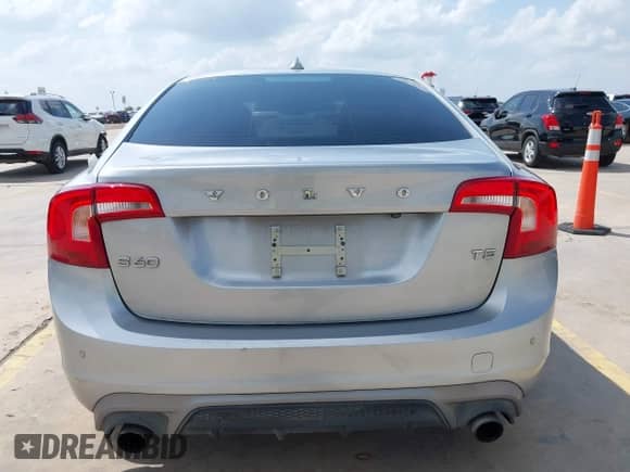 2018 Volvo S60 Dynamic с VIN YV126MFL2J2450619, выставлен на аукционе IAAI как лот 42494620 с пробегом 62 167 миль миль и . История ставок и продаж доступна на DreamBid. Изображение 16.