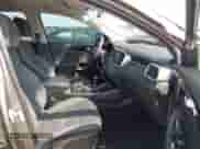 2017 Kia Sorento LX с VIN 5XYPG4A3XHG287038, выставлен на аукционе IAAI как лот 43328484 с пробегом 111 599 миль миль и . История ставок и продаж доступна на DreamBid. Изображение 5.