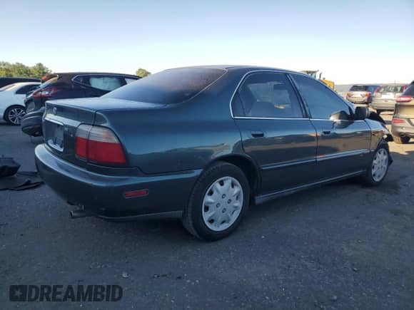 1996 Honda Accord LX z VIN 1HGCD5632TA300428, wystawiony jako Copart lot #70677085 z przebiegiem 153 575 mil mil oraz Szkoda całkowita • Salvage title. Historia ofert i sprzedaży dostępna na DreamBid. Obrazek 3.