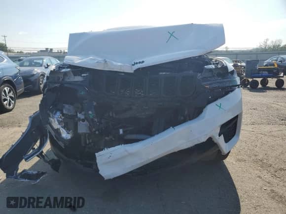 2025 Jeep Grand Cherokee Altitude z VIN 1C4RJHAGXSC306431, wystawiony jako Copart lot #63557435 z przebiegiem 1 603 mil mil oraz Szkoda całkowita • Salvage title. Historia ofert i sprzedaży dostępna na DreamBid. Obrazek 5.