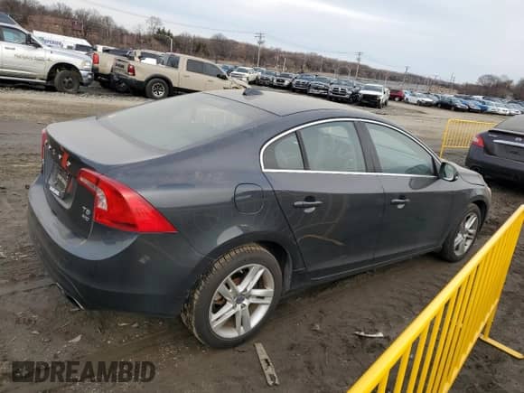 2015 Volvo S60 T5 Premier Plus с VIN YV1612TCXF1309786, выставлен на аукционе Copart как лот 43702585 с пробегом 105 045 миль миль и Списание • Salvage title. История ставок и продаж доступна на DreamBid. Изображение 3.