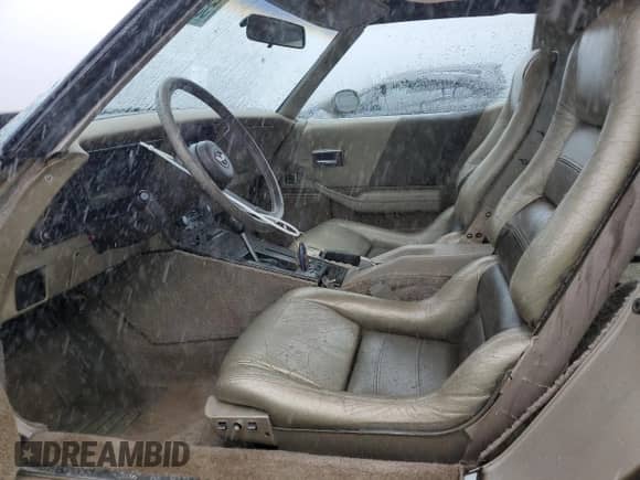 1982 Chevrolet Corvette с VIN 1G1AY0780C5109728, выставлен на аукционе Copart как лот 55628315 с пробегом 61 806 миль миль и Списание • Salvage title. История ставок и продаж доступна на DreamBid. Изображение 7.