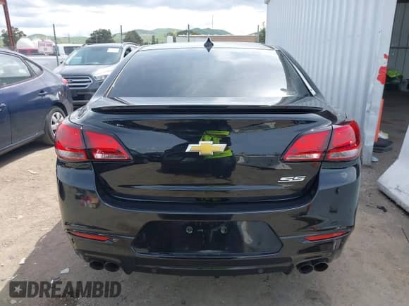 2015 Chevrolet SS z VIN 6G3F15RW4FL105226, wystawiony jako IAAI lot #41970255 z przebiegiem 51 007 mil mil oraz . Historia ofert i sprzedaży dostępna na DreamBid. Obrazek 16.