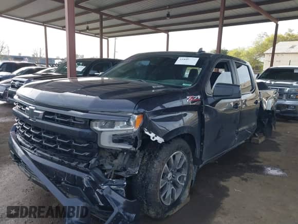 2022 Chevrolet Silverado 1500 RST z VIN 3GCUDEETXNG583752, wystawiony jako IAAI lot #41809678 z przebiegiem 68 902 mil mil oraz . Historia ofert i sprzedaży dostępna na DreamBid. Obrazek 18.