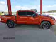 2017 Toyota Tacoma SR5 с VIN 5TFCZ5AN7HX091488, выставлен на аукционе IAAI как лот 43096343 с пробегом 85 481 миль миль и . История ставок и продаж доступна на DreamBid. Изображение 14.