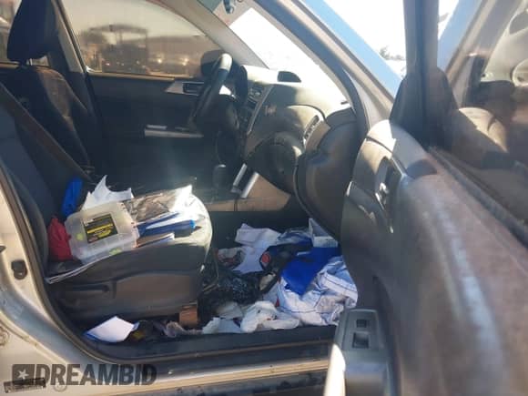 2010 Subaru Forester X z VIN JF2SH6ACXAH716230, wystawiony jako IAAI lot #43478350 z przebiegiem 223 938 mil mil oraz . Historia ofert i sprzedaży dostępna na DreamBid. Obrazek 5.