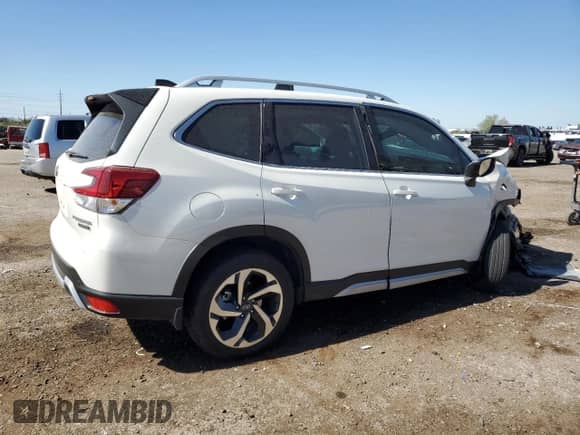 2024 Subaru Forester Touring z VIN JF2SKAMC8RH493634, wystawiony jako Copart lot #87126885 z przebiegiem 7 340 mil mil oraz Szkoda całkowita • Salvage title. Historia ofert i sprzedaży dostępna na DreamBid. Obrazek 3.