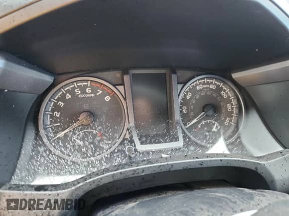 2022 Toyota Tacoma SR z VIN 3TYCZ5AN8NT066752, wystawiony jako Copart lot #70683985 z przebiegiem Nie podano mil oraz Szkoda całkowita • Salvage title. Historia ofert i sprzedaży dostępna na DreamBid. Obrazek 9.