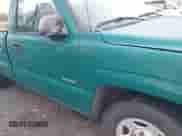 2002 Chevrolet Silverado 1500 z VIN 1GCEC14W82Z286809, wystawiony jako IAAI lot #41876270 z przebiegiem 217 690 mil mil oraz . Historia ofert i sprzedaży dostępna na DreamBid. Obrazek 12.