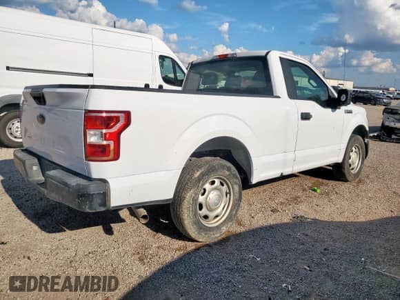 2018 Ford F-150 XL z VIN 1FTMF1CB9JFD61261, wystawiony jako Copart lot #84890555 z przebiegiem 140 741 mil mil oraz Czysty tytuł • Clean title. Historia ofert i sprzedaży dostępna na DreamBid. Obrazek 3.