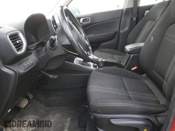 2021 Hyundai Venue SEL с VIN KMHRC8A31MU065942, выставлен на аукционе Copart как лот 90510125 с пробегом 116 001 миль миль и Списание • Salvage title. История ставок и продаж доступна на DreamBid. Изображение 7.