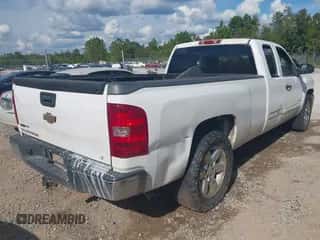 2010 Chevrolet Silverado 1500 LT z VIN 1GCSCSE01AZ193521, wystawiony jako IAAI lot #43333362 z przebiegiem 282 551 mil mil oraz . Historia ofert i sprzedaży dostępna na DreamBid. Obrazek 4.